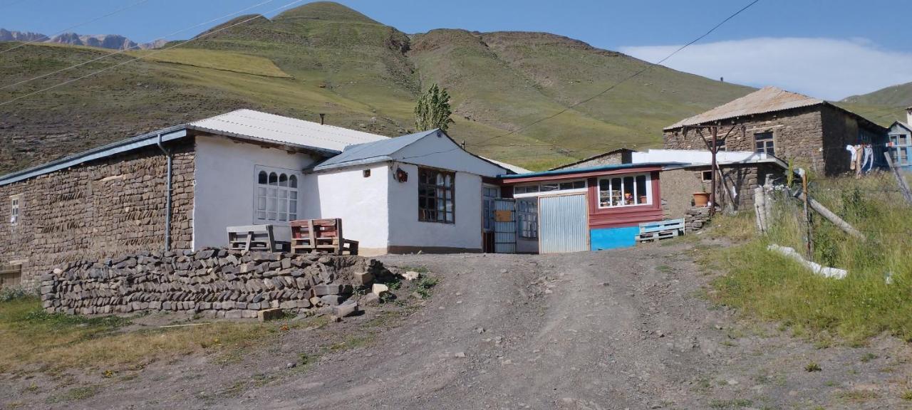 Zaur Guest Hause Hotel Xinaliq Exterior photo